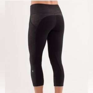 Lululemon Althletic Yoga Polocrosse Crop 6 Black Grey Capri Leggings Workout